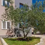 Apartment F&m *